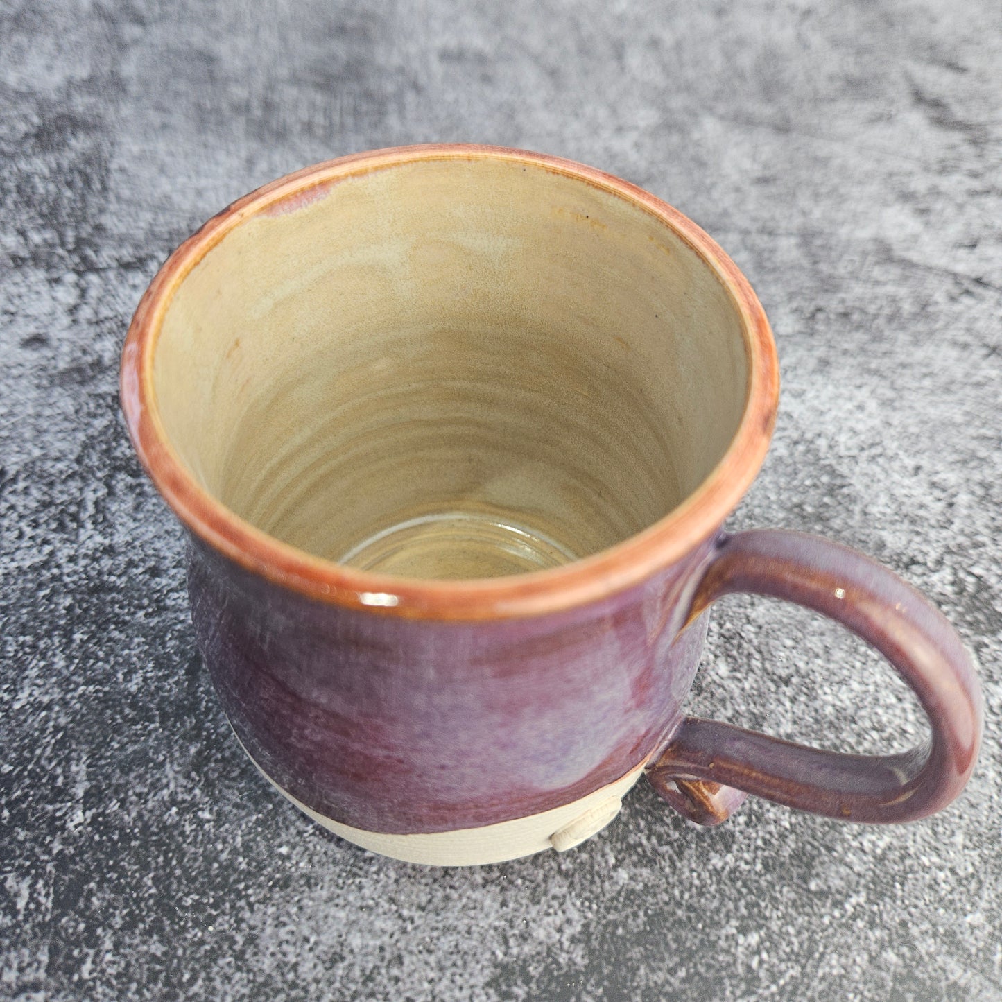 Burgundy mug with scroll handle